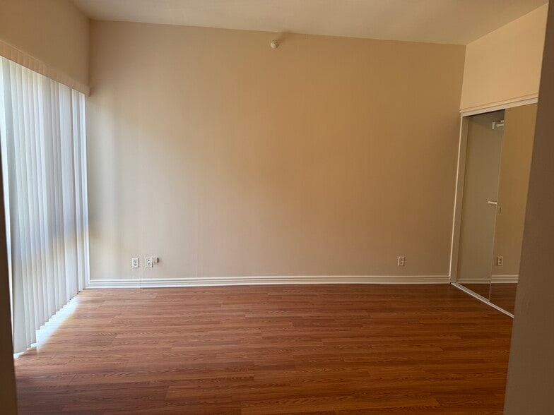 Building Photo - 10445 Wilshire Blvd