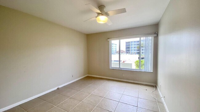 Building Photo - 125 Shore Ct