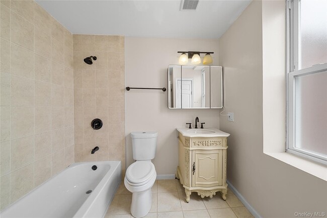 Building Photo - 402 Jericho Tpke