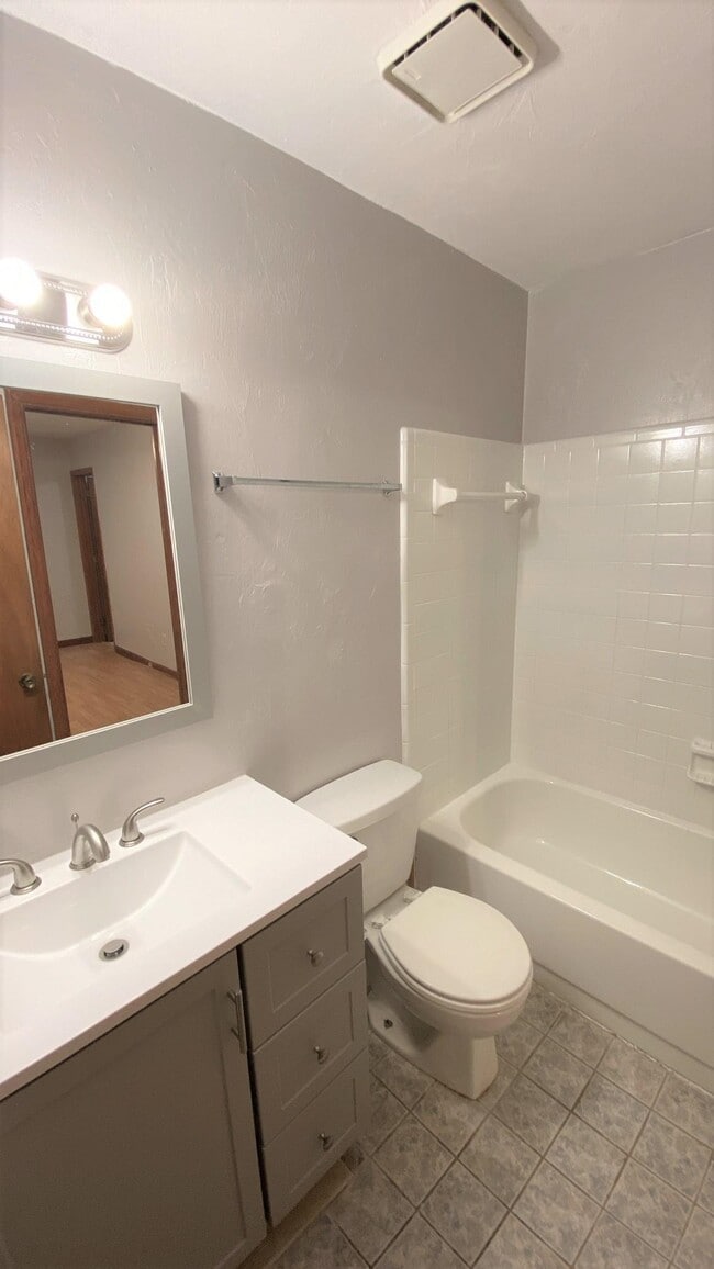 Building Photo - 2081 Continental Ave