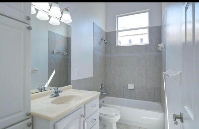 Building Photo - 3612 Grove Ct