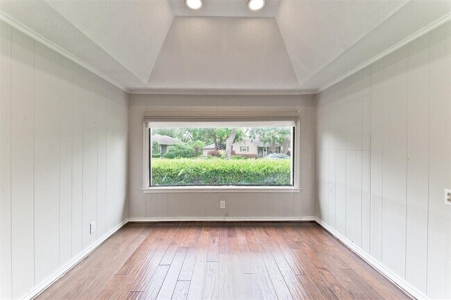 Building Photo - 515 Brookhurst Dr