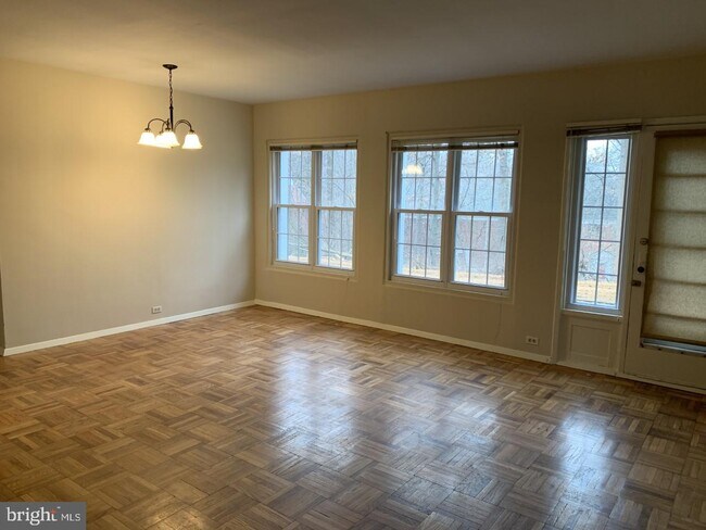 Building Photo - 3268 Gunston Rd