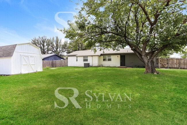 Building Photo - Lease today! No extra charge for contentment and relaxation!