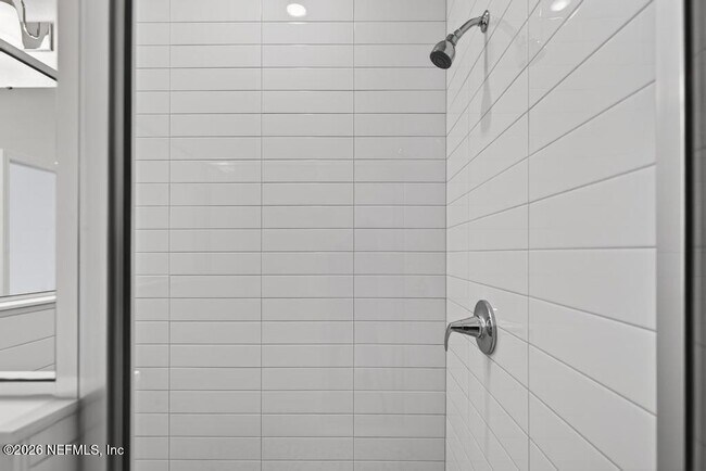 Building Photo - 368 Woods Ln