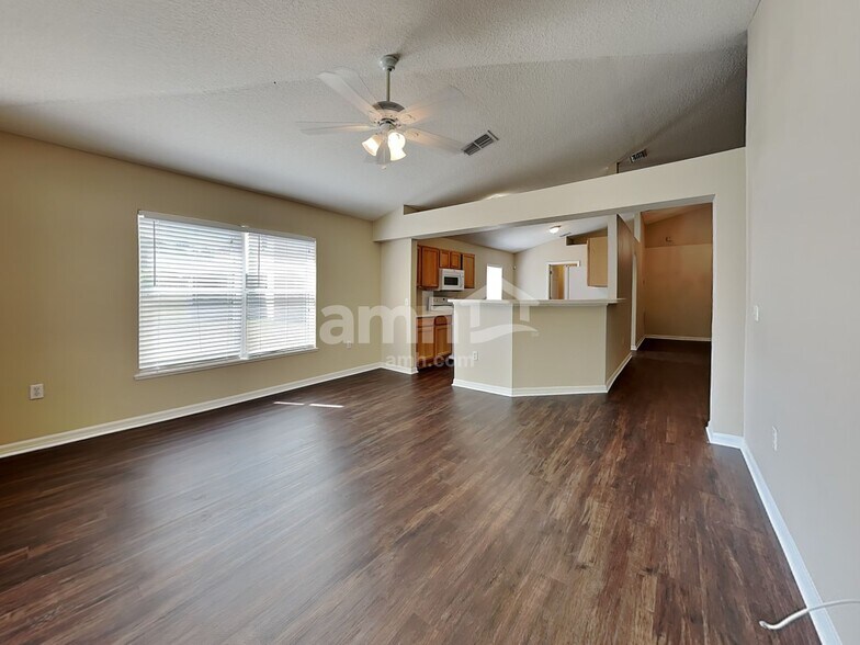 Building Photo - 11971 Cherry Creek Rd