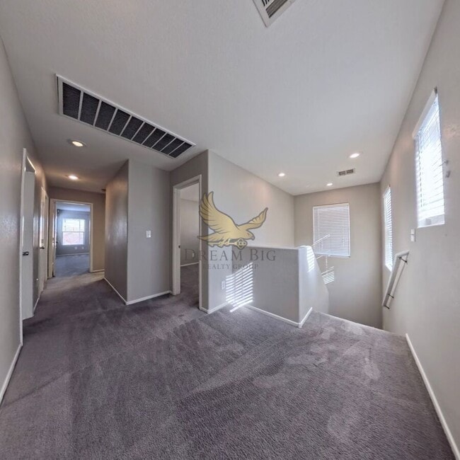 Building Photo - 548 Haunts Walk Ave