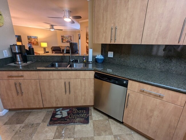 Building Photo - Fully furnished 1 bedroom condo and office...