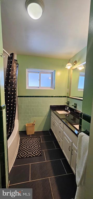 Building Photo - 2645 Valley Ave