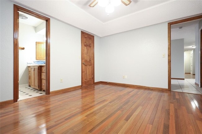 Building Photo - 722 Smalley Dr