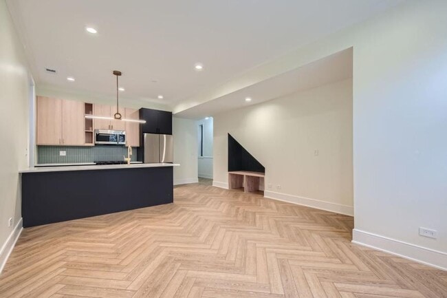 Primary Photo - 3 bedroom in Chicago IL 60647