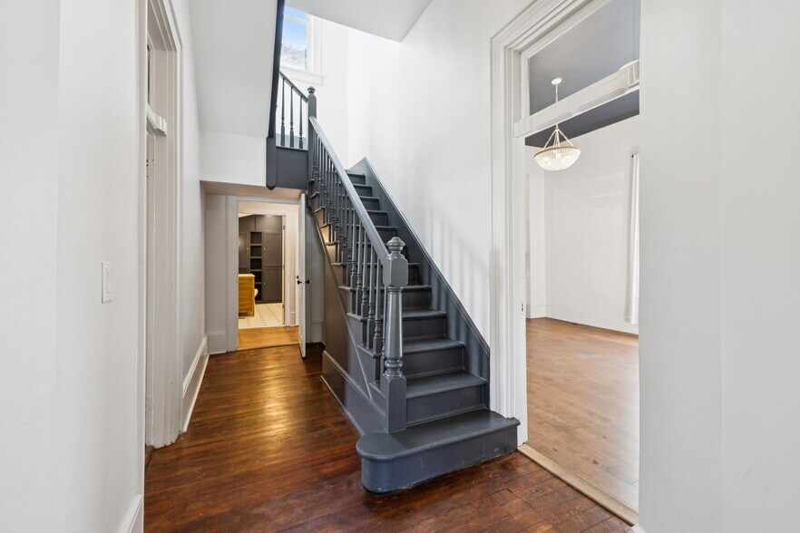 Building Photo - 911 S High St