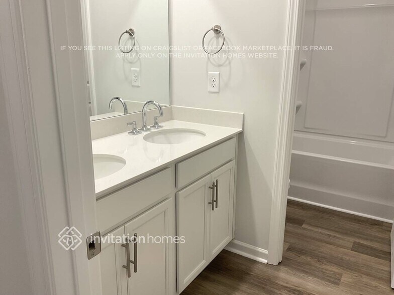 Building Photo - 3972 Zepelin Wy