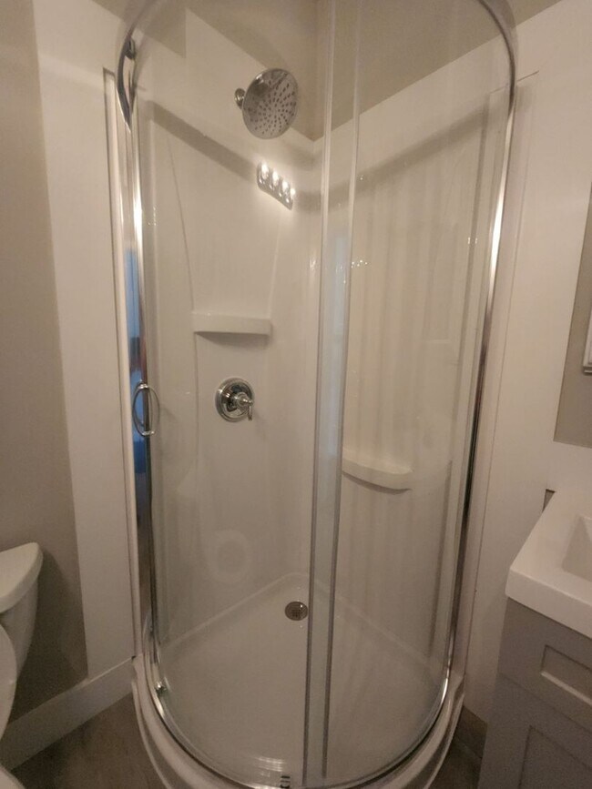 Building Photo - 2 Bedroom 1 Bath Apartment - Downtown Charleston