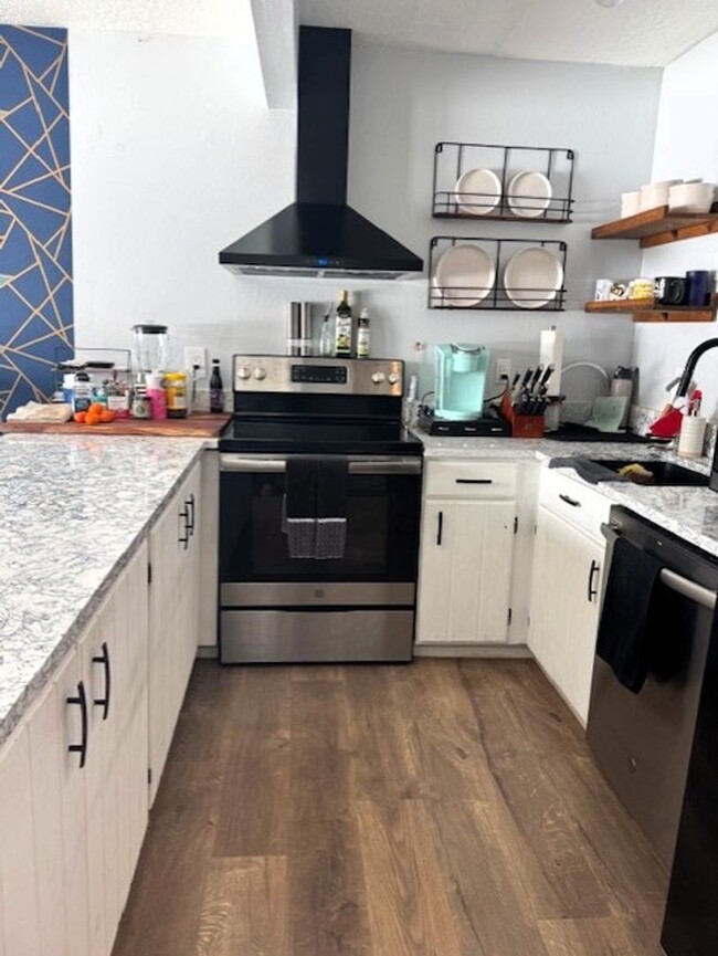 Building Photo - Move In Special! Long Term Rental- Dillon ...