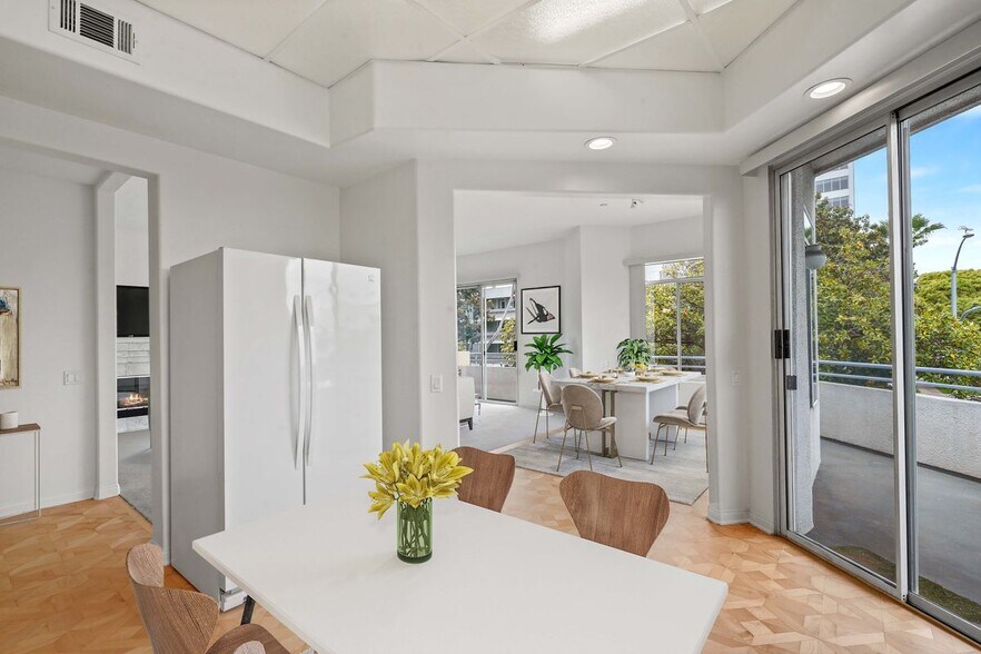 Building Photo - 1325 Arizona Ave