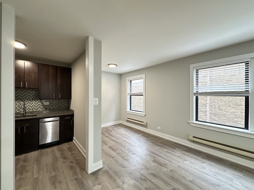 Building Photo - 4349 N Damen Ave