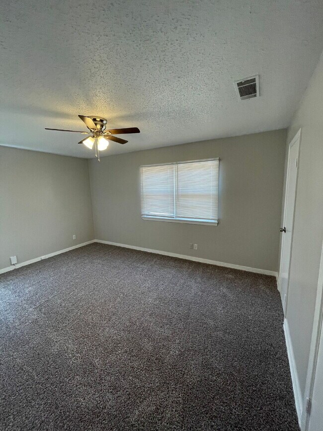 Building Photo - Beautiful House Minutes From Marsha Sharp ...
