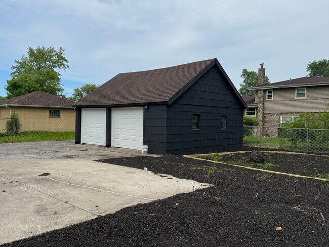 Building Photo - 16439 Cottage Grove Ave