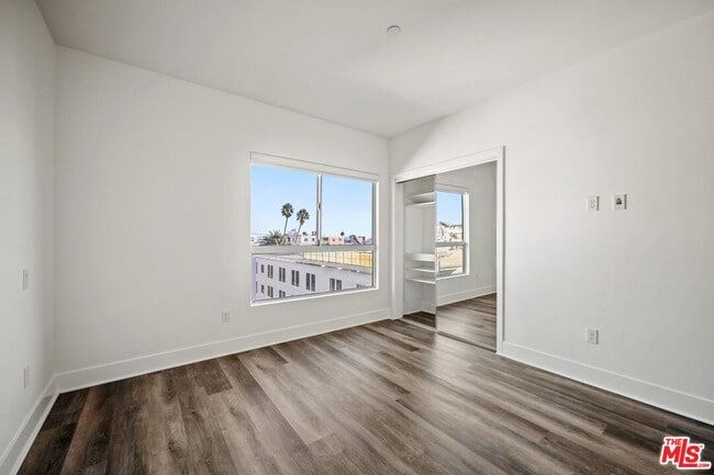 Building Photo - 11818 Dorothy St