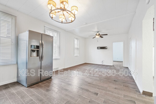 Building Photo - 2410 Collins St