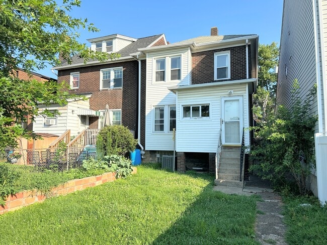 Building Photo - 7104 Schoyer Ave