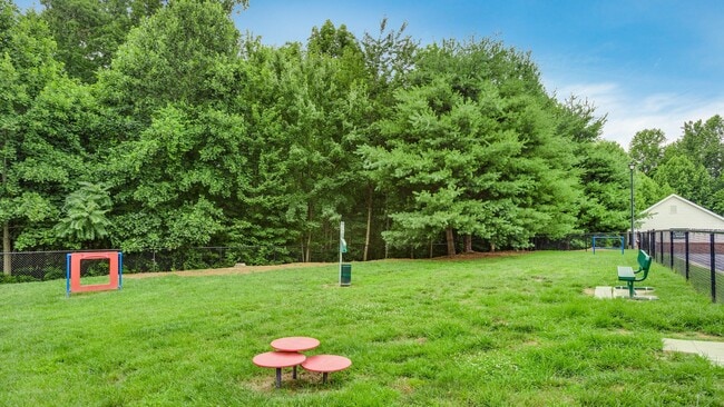 Building Photo - 900 Crowne Park Dr