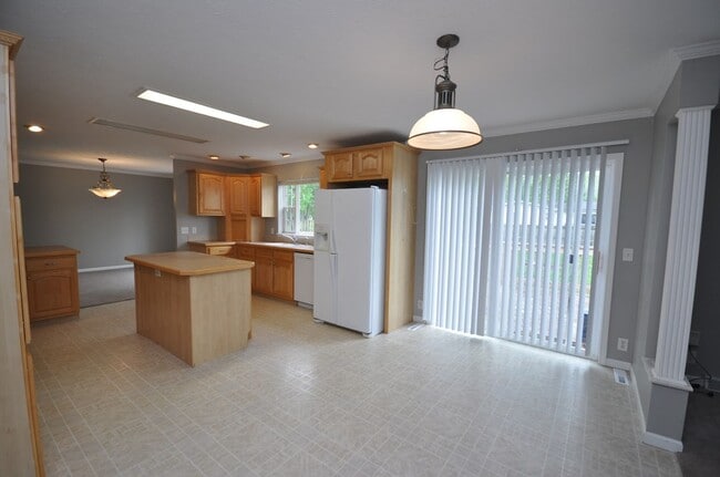 Building Photo - 3 Bedroom 2 bath in West Paducah