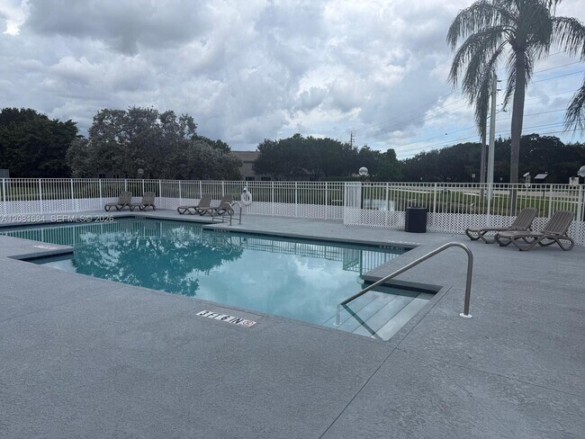 Building Photo - 12980 Vista Isles Dr
