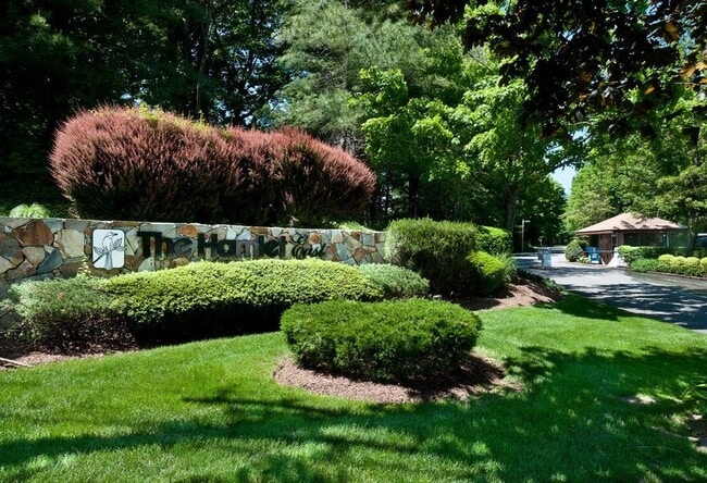 Building Photo - 90 Foxwood Dr