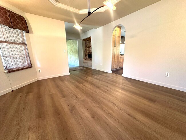 Building Photo - 3450 Sarolou Dr