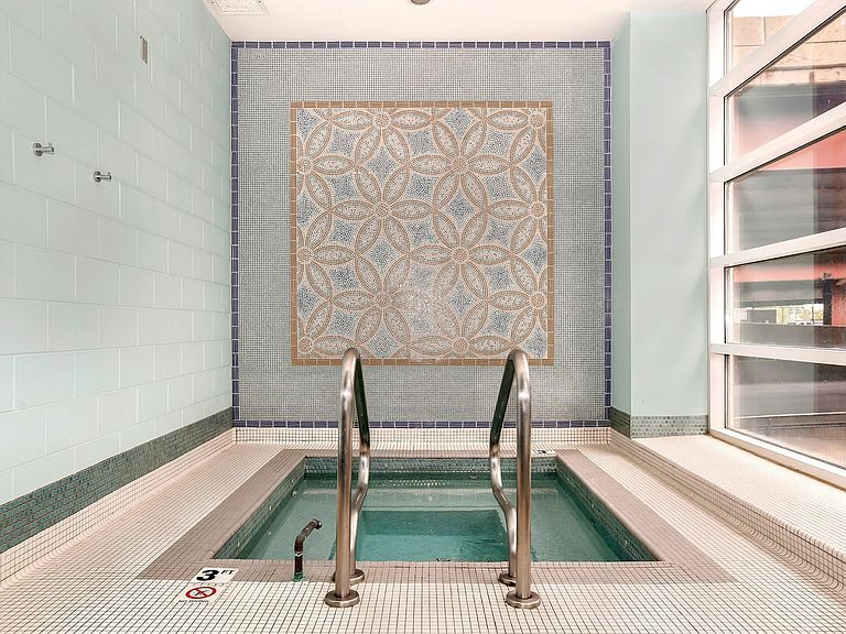 Hot tub - 474 N Lake Shore Dr