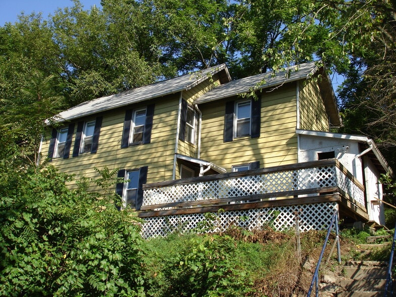 Building Photo - 323 W 4th St