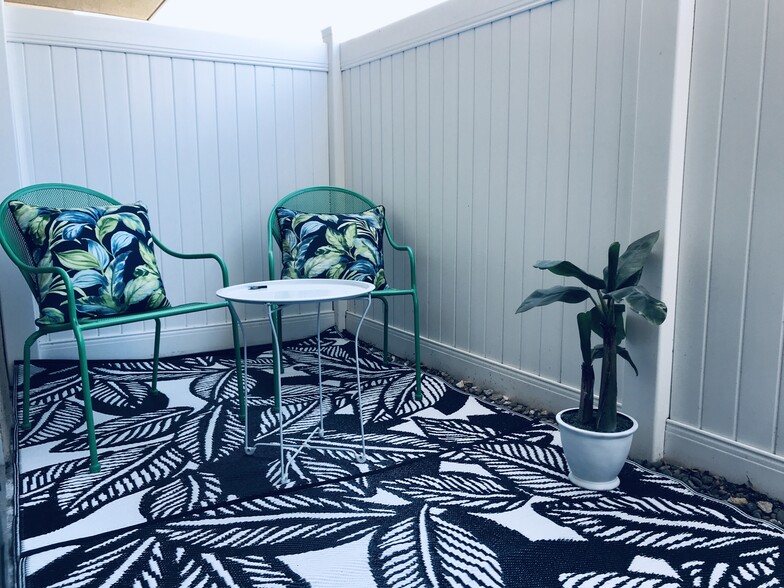 Private patio - 3030 Suncrest Dr unit 402