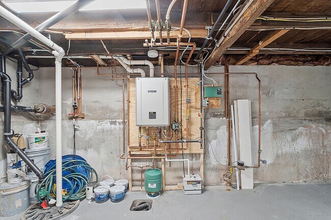 Building Photo - 52 Point Pleasant Rd