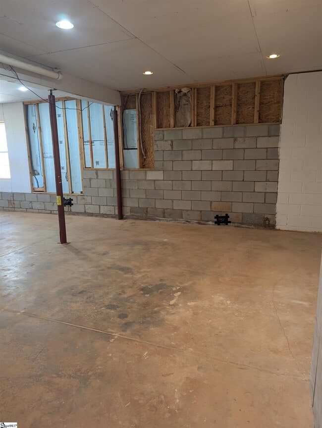 Building Photo - 154 S Lake Emory Dr