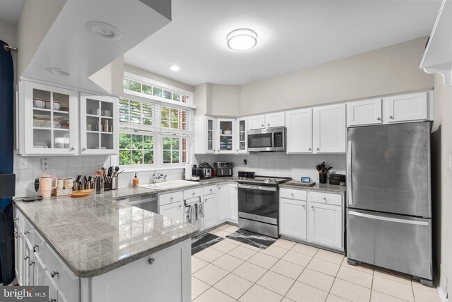 Building Photo - 10241 Aspen Willow Dr