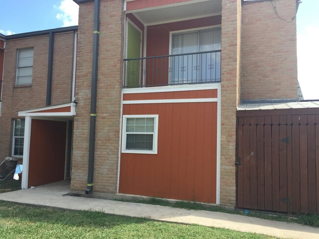 Building Photo - 9511 Contessa Dr