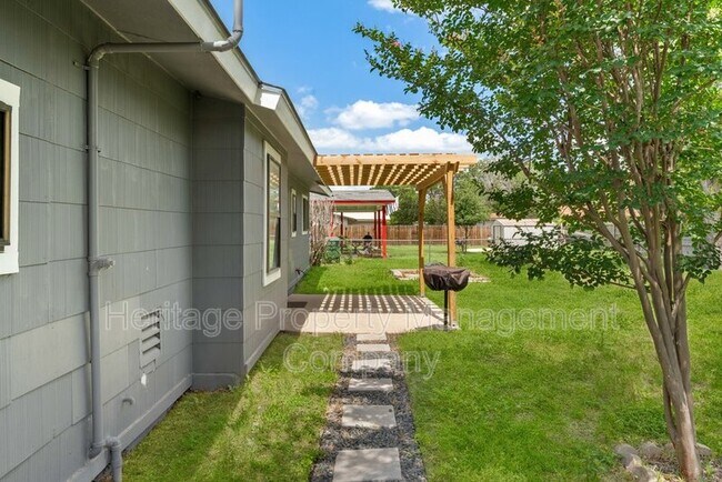 Building Photo - 7210 Cloverfield Ln