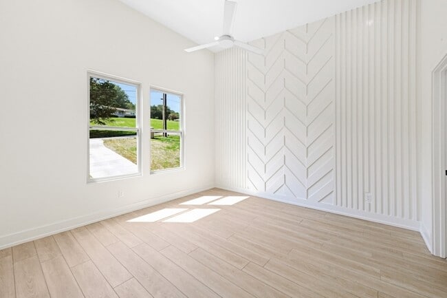 Building Photo - 1008 Fontaine Dr