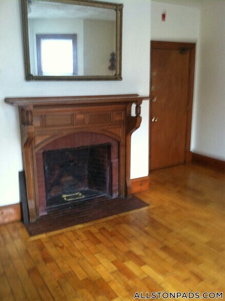 Building Photo - 36 Linden St