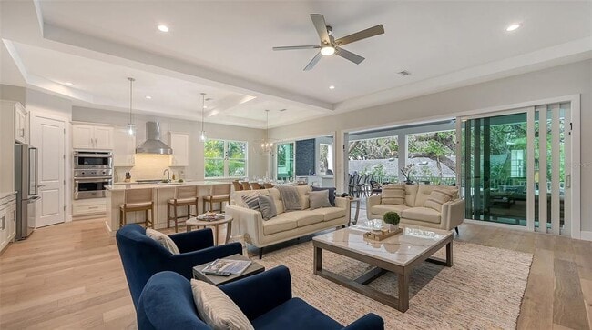 Building Photo - 1537 Siesta Dr