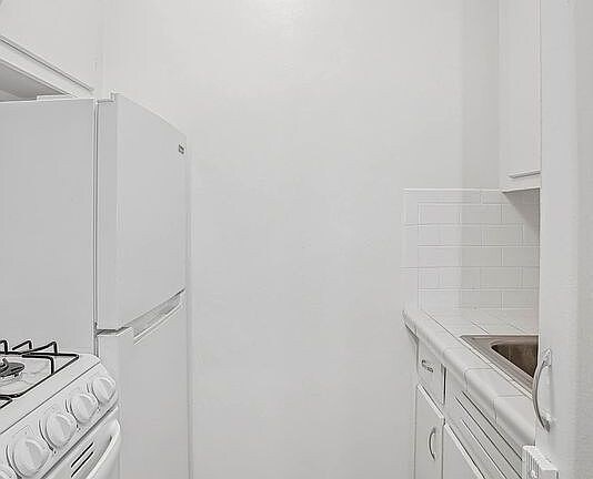 Building Photo - 141 E 55th St