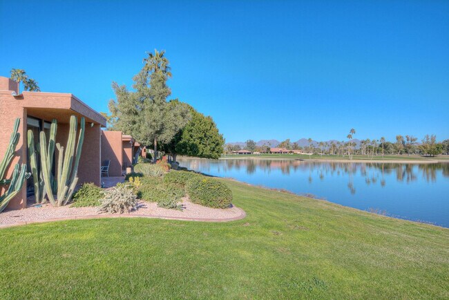 Building Photo - 7401 N Scottsdale Rd