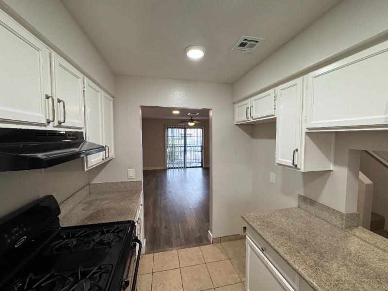 Building Photo - 514 E Valencia Ave