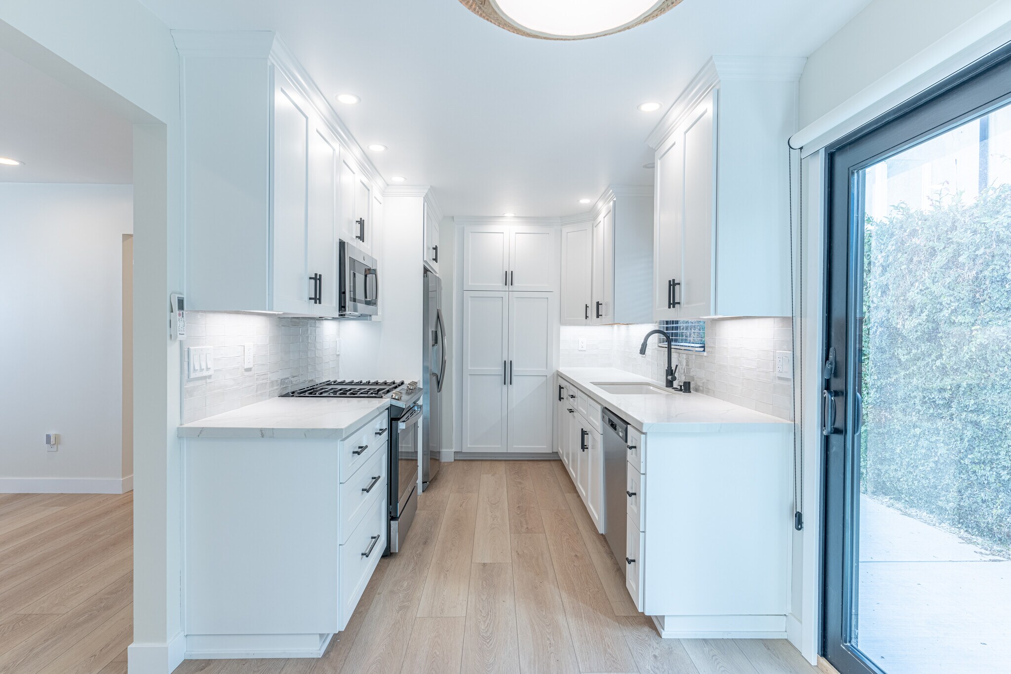 Kitchen - 5430 Driftwood St