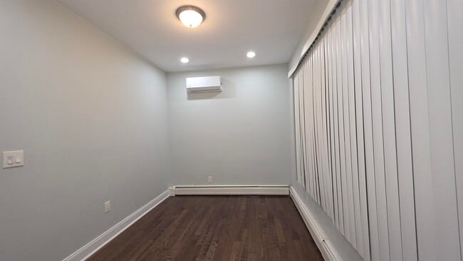 Building Photo - 712 17th St