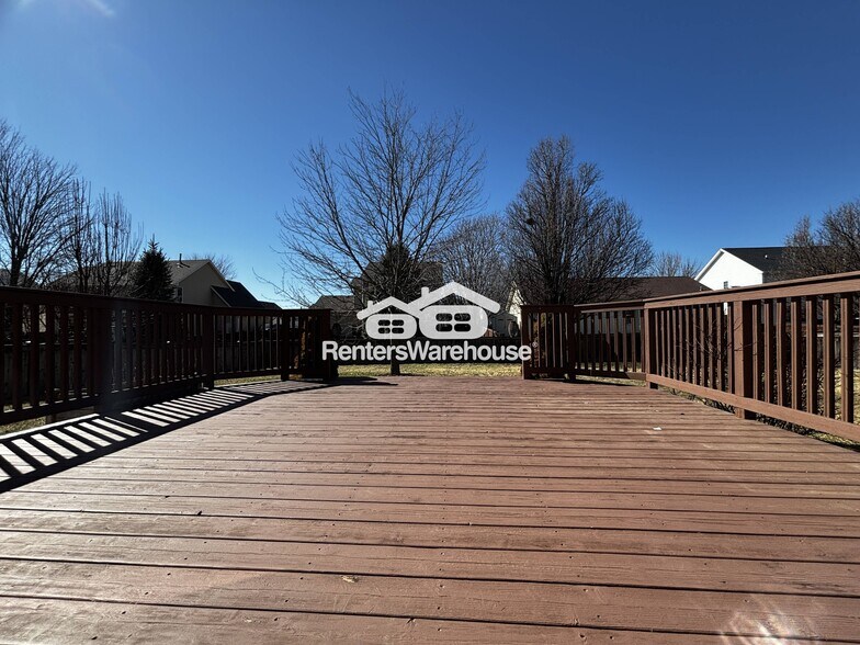 Building Photo - 330 NE Cardinal Ln