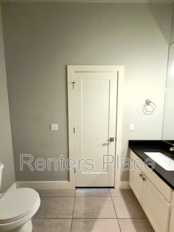 Building Photo - 4001 East 120th St S