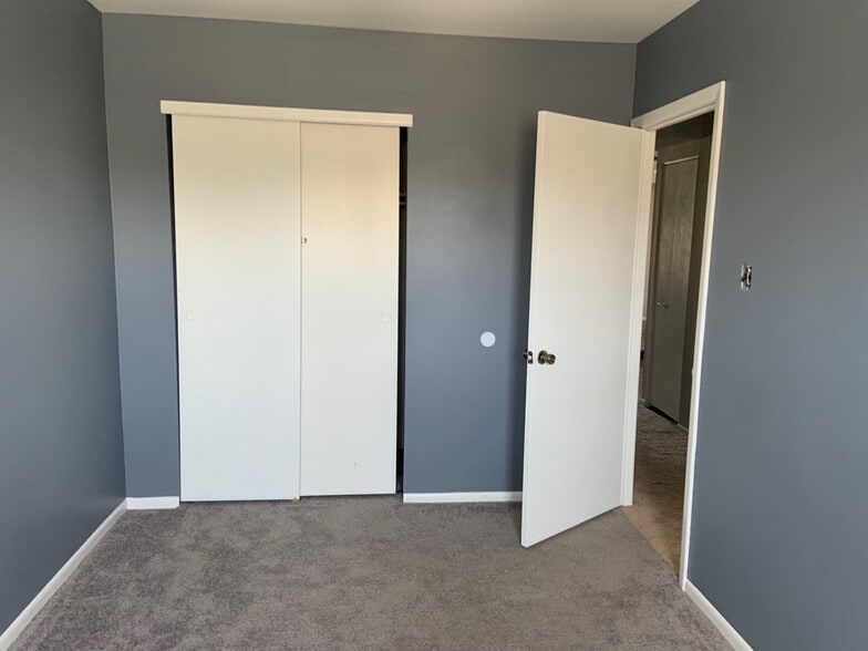 Bedroom 2 - 2002 Arthur St